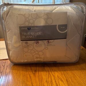 Sleep Number True Silver Blanket